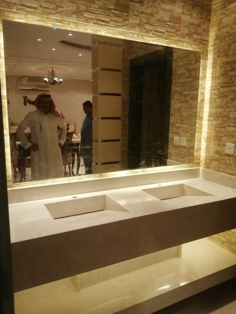 نموذج من أعمال تفصيل وتركيب الرخام